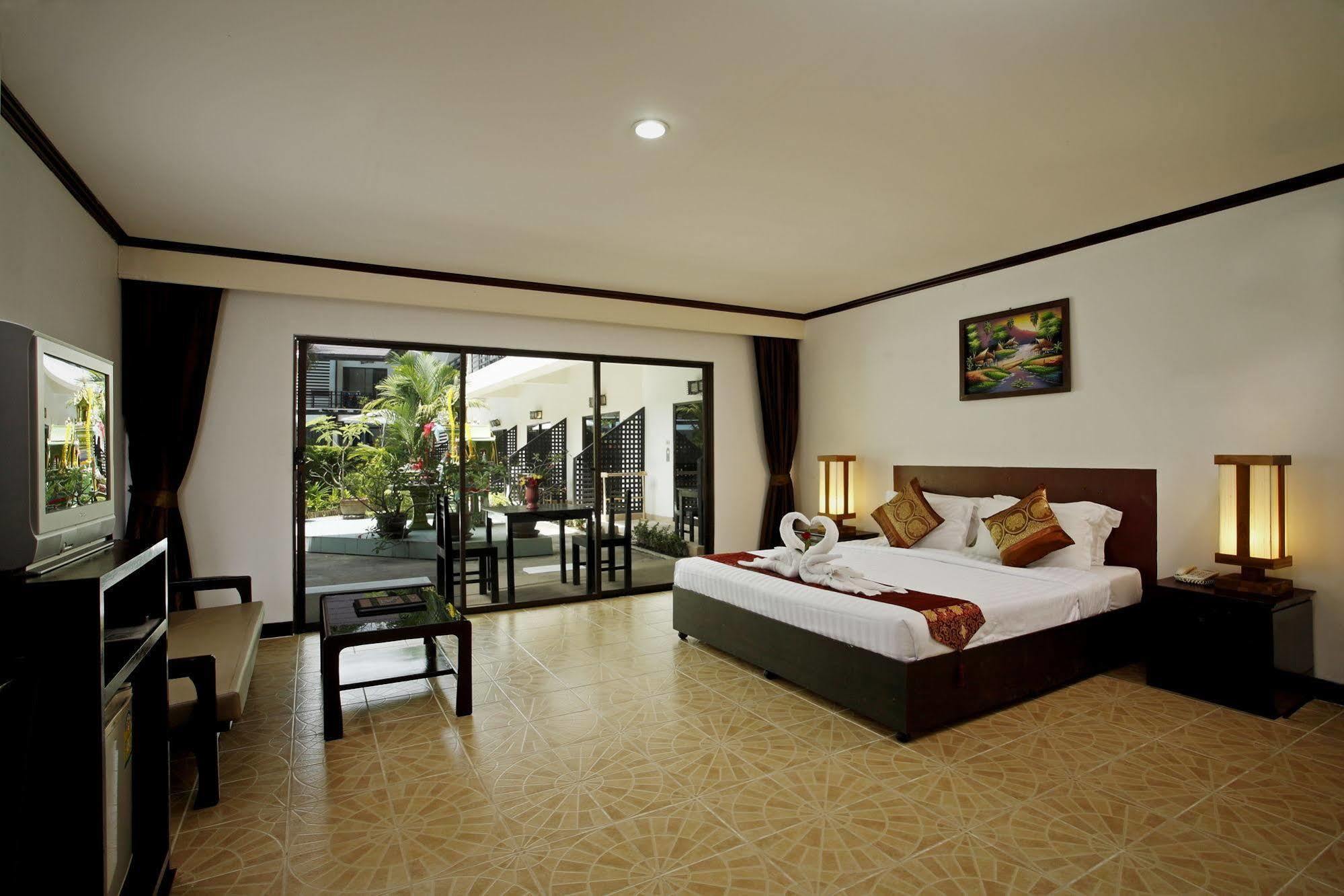 Bamboo Beach Hotel & Spa Patong Ngoại thất bức ảnh