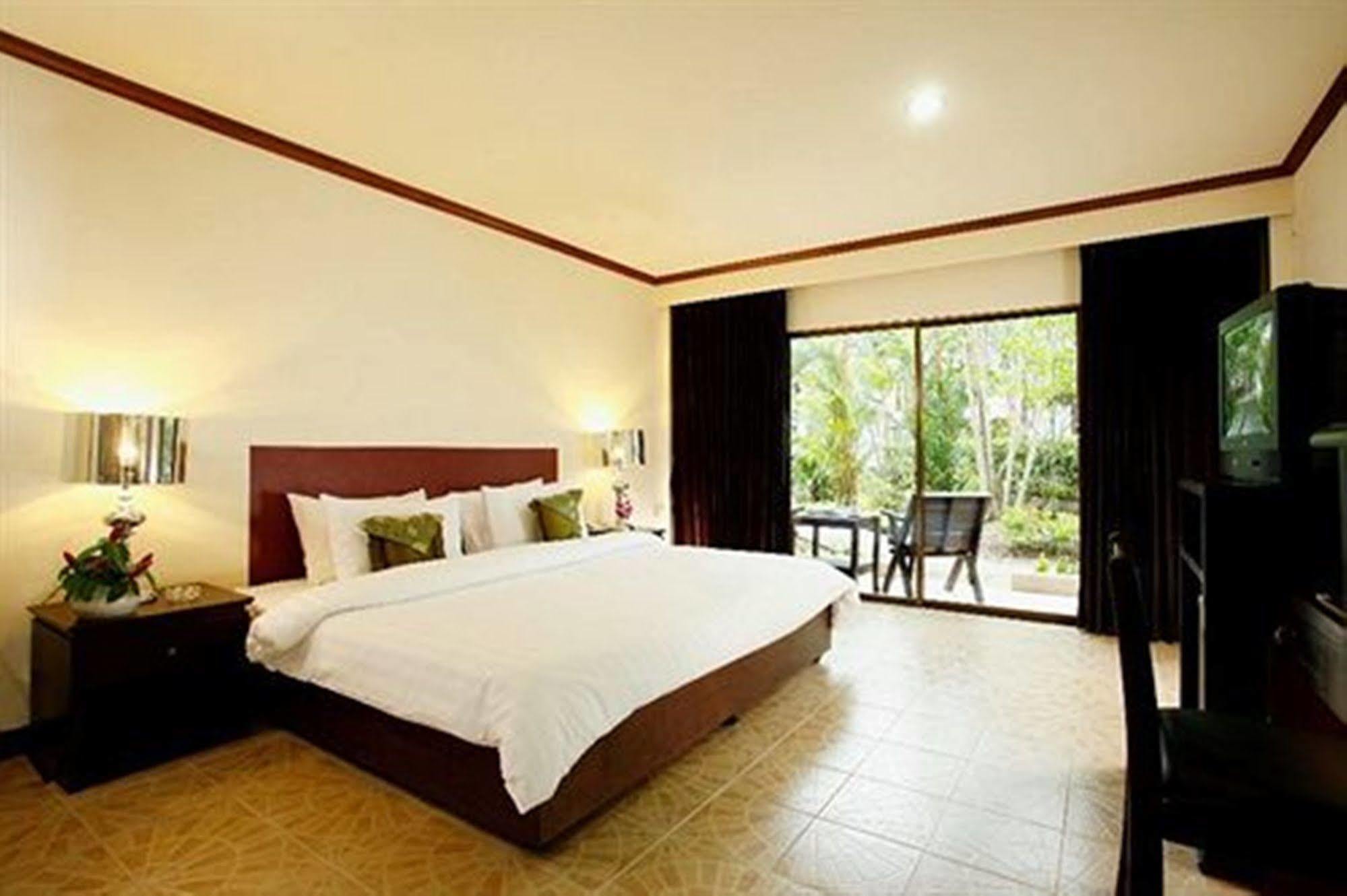 Bamboo Beach Hotel & Spa Patong Ngoại thất bức ảnh