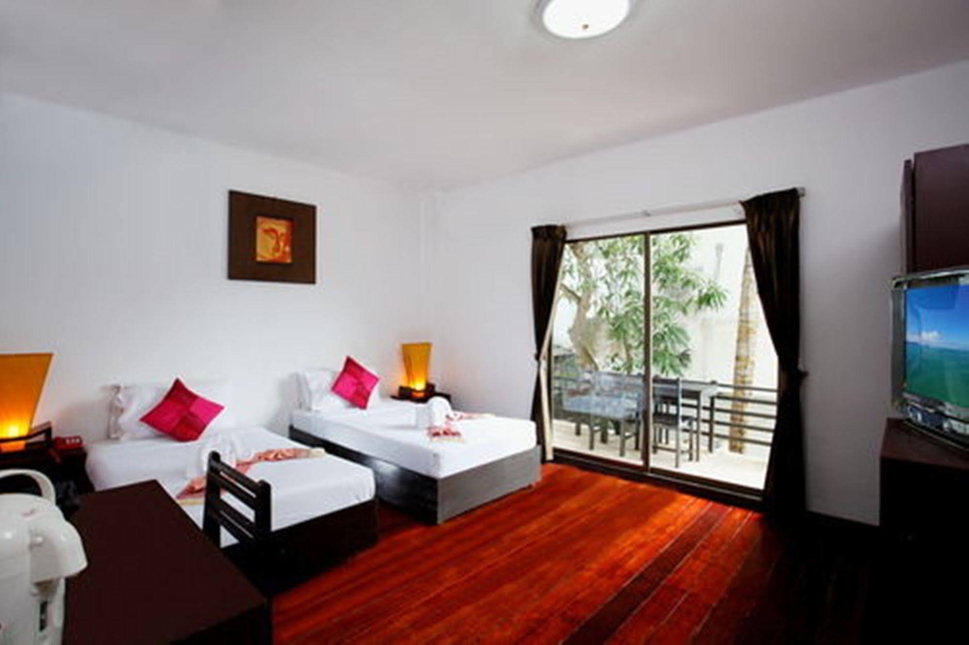 Bamboo Beach Hotel & Spa Patong Ngoại thất bức ảnh